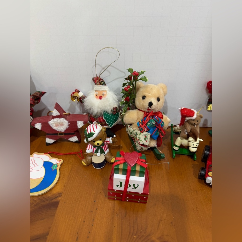Vintage 1980s Christmas Ornament Collection - Picture 4 of 5